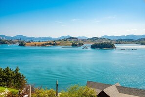 Bàn, khu vực làm việc phù hợp cho laptop 