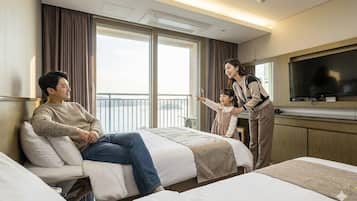 Standard Twin Room, Balcony, Ocean View | Desk, laptop workspace, free WiFi
