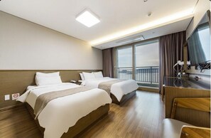 書桌、筆電工作空間、免費無線上網