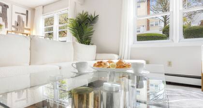 Prime Luxury NY: Free Parking + Mins to Downtown