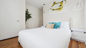3 bedrooms, iron/ironing board, free WiFi, bed sheets
