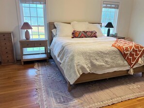 3 bedrooms, desk, iron/ironing board, free WiFi