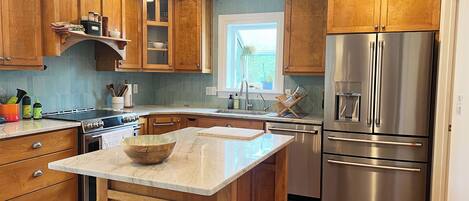 Frigorífic, microones, forn i placa de cuina