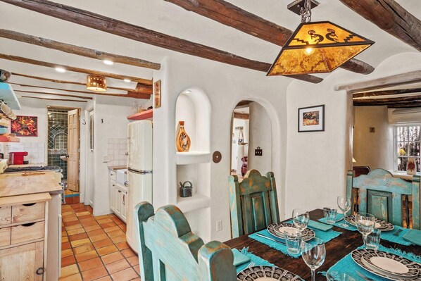 Dining - Adobe Ristra - Walk to Canyon Rd, Santa Fe Outlook (Santa Fe)