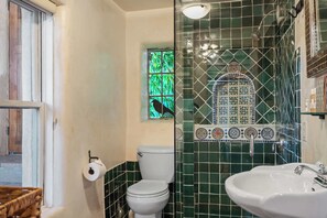 Shower, hair dryer - Adobe Ristra - Walk to Canyon Rd, Santa Fe Outlook (Santa Fe)