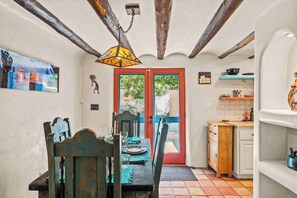 Dining - Adobe Ristra - Walk to Canyon Rd, Santa Fe Outlook (Santa Fe)
