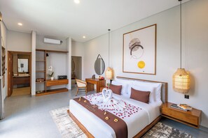 GRAND 1-Bedroom Pool Villa | Odada kasa, masa, dizüstü bilgisayar çalışma alanı 