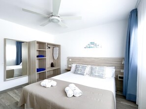 2 bedrooms, iron/ironing board, Internet, bed sheets