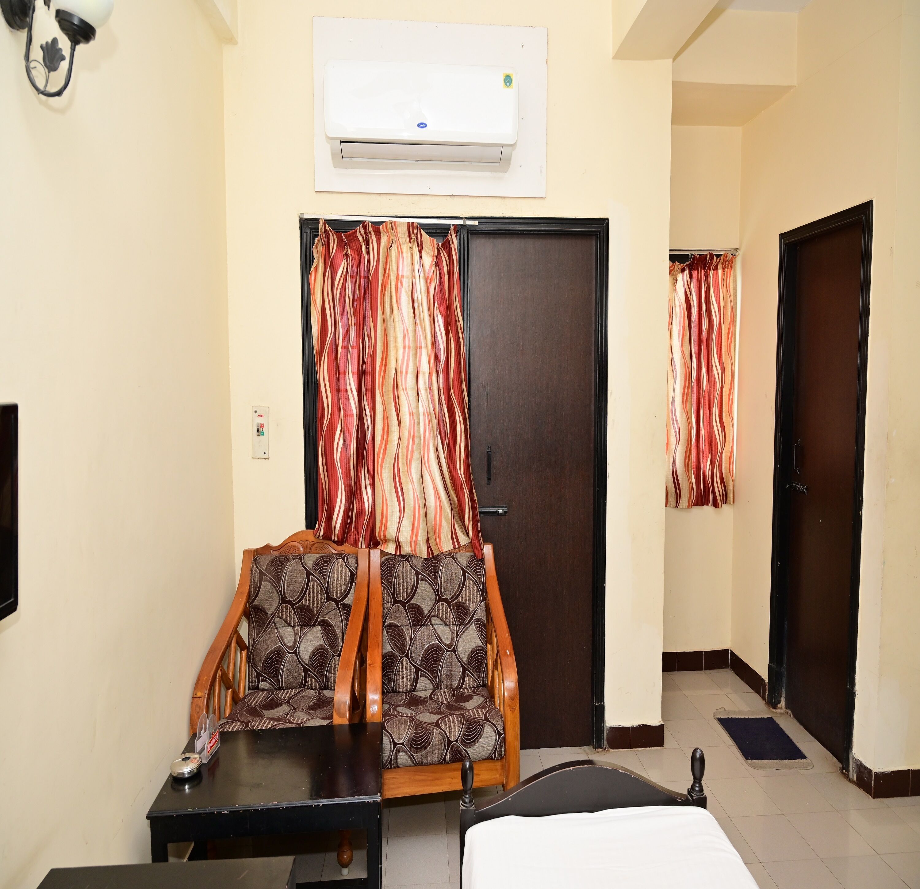 ملاءات للفراش لا تسبب الحساسية ومكتب وواي فاي مجانًا وملاءات أسرّة