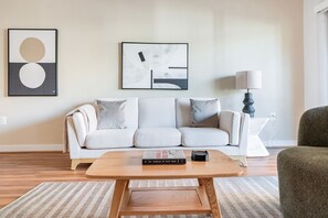 TV, stereo - Blueground | Clarendon, fitness center, nr Gateway Park (Arlington)