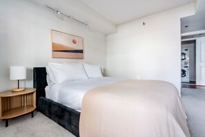 1 bedroom, iron/ironing board, WiFi, bed sheets - Blueground | Clarendon, fitness center, nr Gateway Park (Arlington)