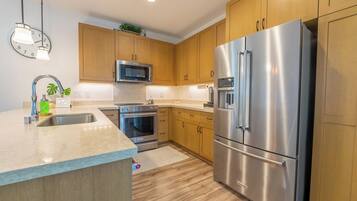 Fridge, microwave, oven, stovetop