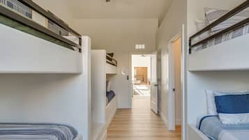 5 bedrooms, iron/ironing board, travel crib, internet