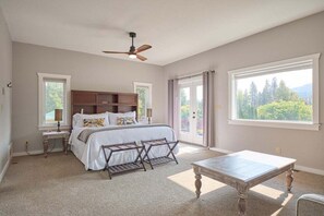 Planxa i posts de planxar, wifi gratuïta i roba de llit 