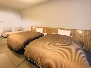Triple Room, Non Smoking, Pets Not Allowed | In-room safe, blackout drapes, free WiFi