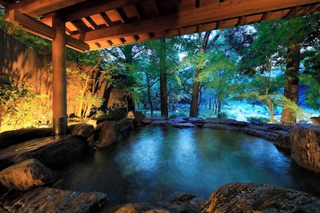 Asciugacapelli, pantofole, asciugamani. FuruyuOnsen SagaFuga