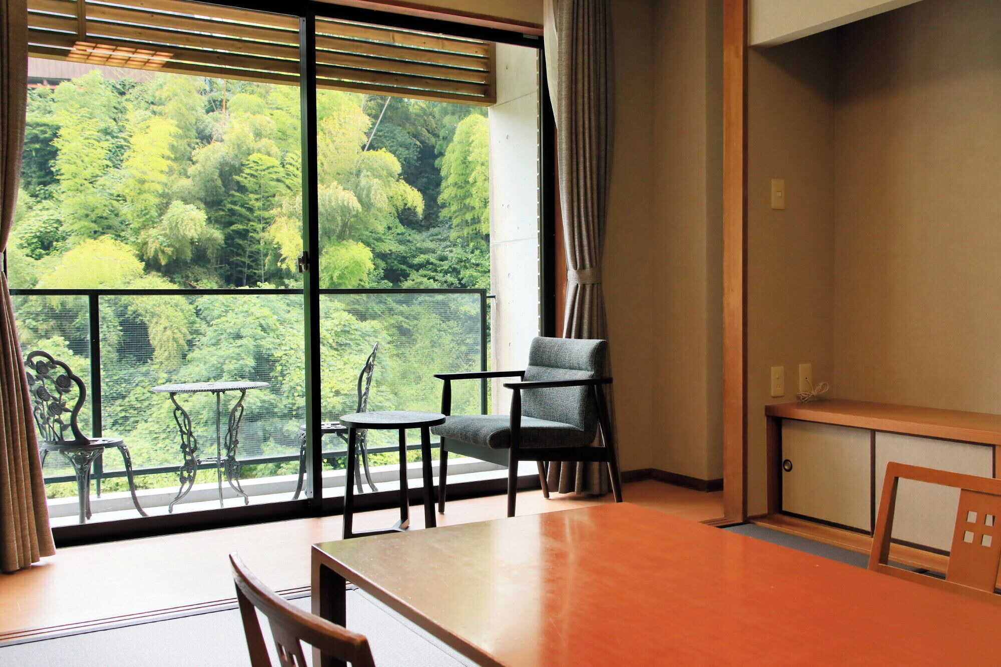 In-room safe, blackout curtains, free WiFi