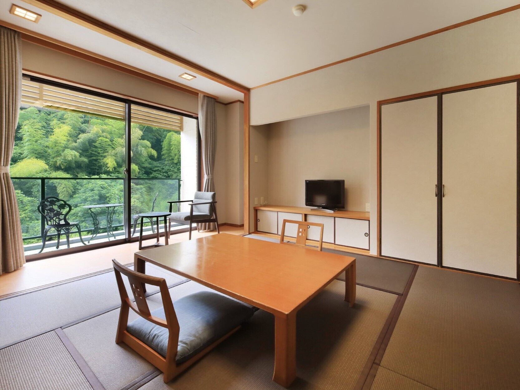 Quarto Triplo em estilo japonês, para não fumantes, vista para o rio | Cofres nos quartos, cortinas blackout, Wi-Fi de cortesia