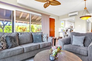 Appart'hôtel (1 Bedroom) | Salle de séjour | Télévision