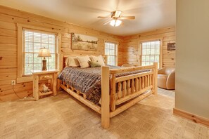 6 bedrooms, desk, iron/ironing board, travel cot - Game Room + Fire Pit: Sprawling Westfield Retreat! (Westfield)