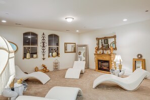Spa - 4 Mi to CSUB Campus: Spacious Home w/ Yard (Bakersfield)
