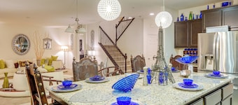 4 Mi to CSUB Campus: Spacious Home w/ Yard