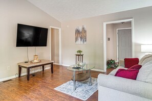 TV, fireplace, books - 5 Mi to Fort Bragg: Family Gem Near Parks & Trails (Fayetteville)