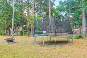 Property grounds - 5 Mi to Fort Bragg: Family Gem Near Parks & Trails (Fayetteville)