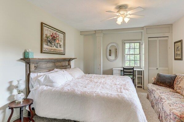 3 bedrooms, desk, internet, bed sheets