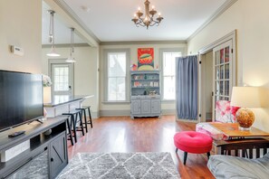 TV, fireplace, books - Franklin Home w/ Deck, Creek Views: Walk to Shops (Franklin)