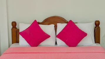 Chambre Double Supérieure, salle de bains privée, vue montagne | Bureau