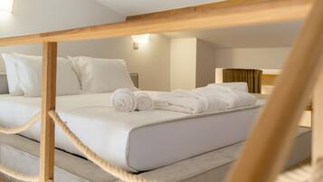 Iron/ironing board, internet, bed sheets