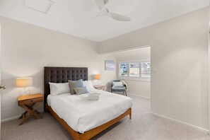 2 bedrooms, iron/ironing board, WiFi, bed sheets - Beautiful Terrace Home with Courtyard (Cooks Hill)