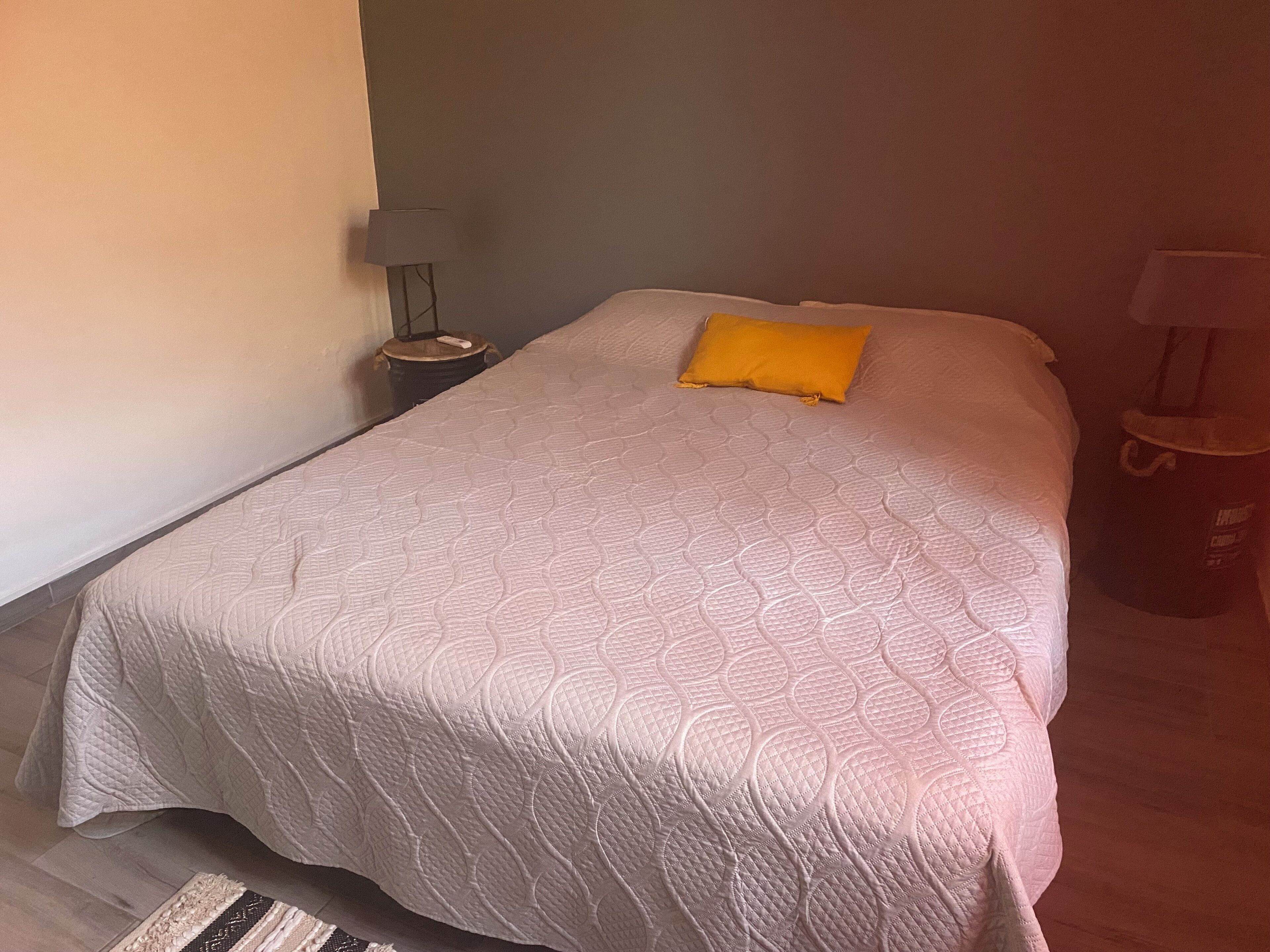 3 chambres, fer et planche à repasser, Wi-Fi gratuit, draps fournis