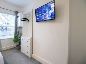 2 habitaciones, tabla de planchar con plancha y wifi gratis 