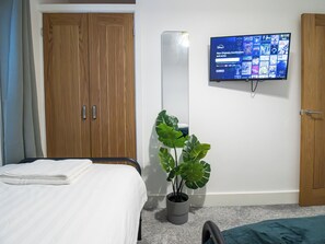 2 habitaciones, tabla de planchar con plancha y wifi gratis 