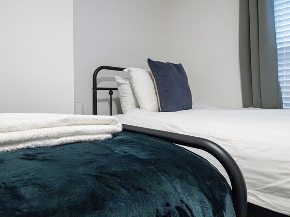 2 bedrooms, iron/ironing board, free WiFi - Central Oswestry 2 Bedroom House (Shropshire)