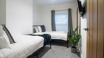 2 bedrooms, iron/ironing board, free WiFi