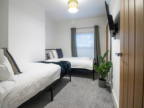 2 quartos, ferros/tábuas de passar roupa, Wi-Fi de cortesia