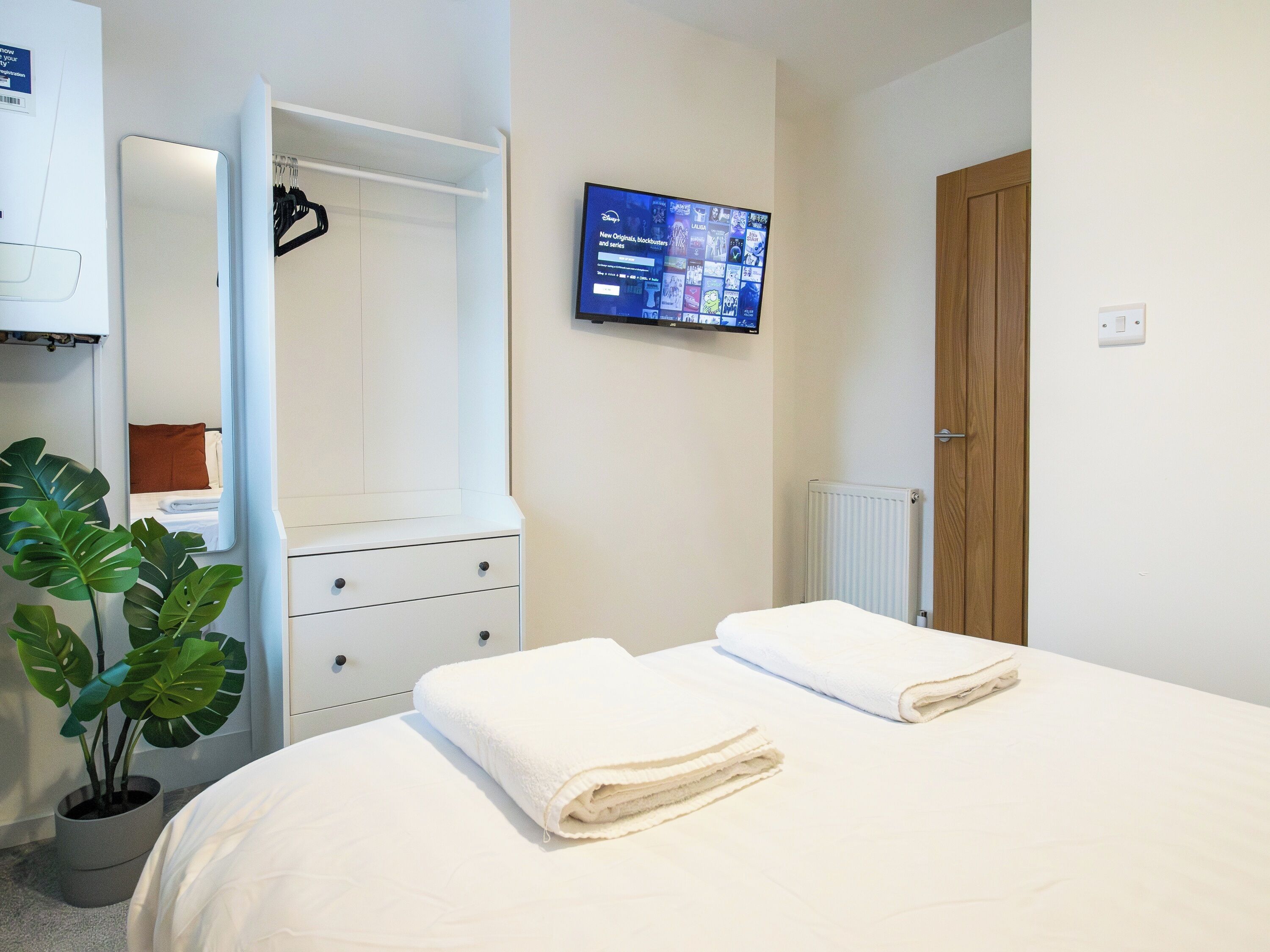 2 bedrooms, iron/ironing board, free WiFi