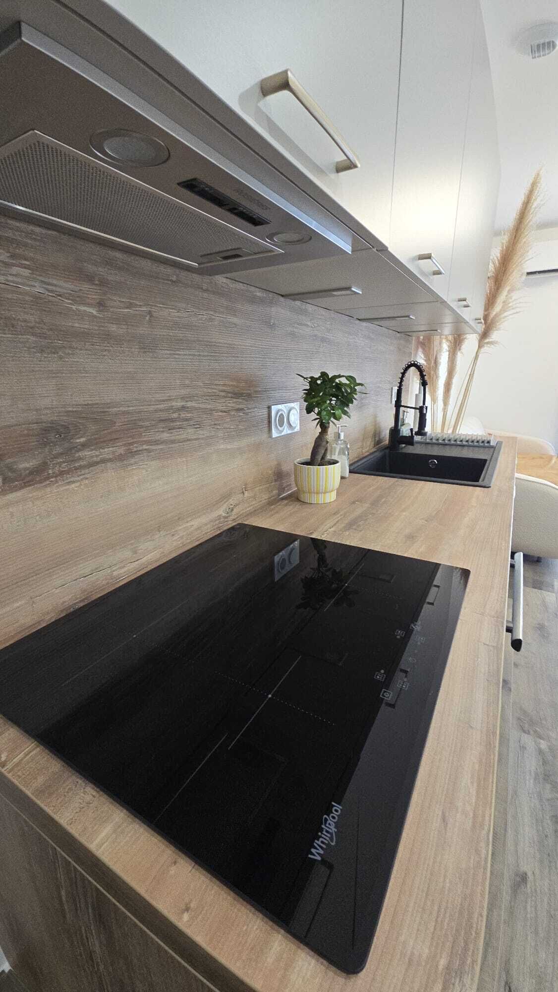 Geladeira, micro-ondas, fogão, cooktop