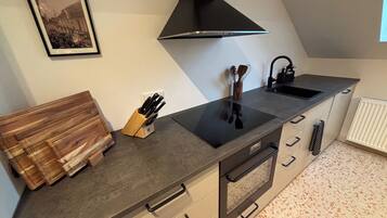 Refrigerador, horno, placa de cocina, lavavajillas