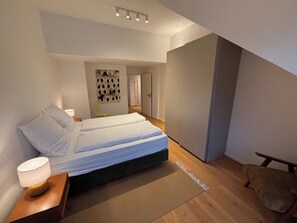 3 bedrooms, bed sheets