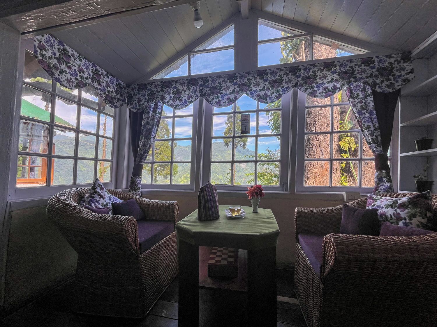 Superior Quadruple Room, Mountain View | Living area