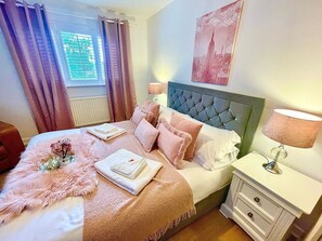4 bedrooms, desk, iron/ironing board, free WiFi