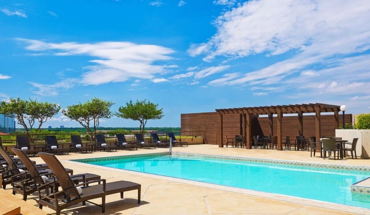 Cozy Stay | Westin Dallas Park Central | Pool