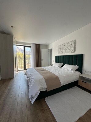 9 bedrooms, iron/ironing board, WiFi, bed sheets
