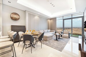 Televisión plasma, juguetes, libros