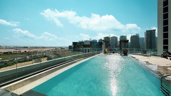 2 outdoor pools, open 7:00 AM to 10:00 PM, sun loungers