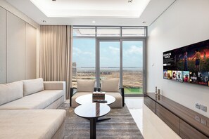 Televisión plasma, juguetes, libros